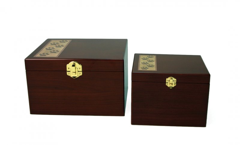 Engraved Wood Urns For Pet Cremation Mi Noah S Cemetery Large And Small Pet Chest
